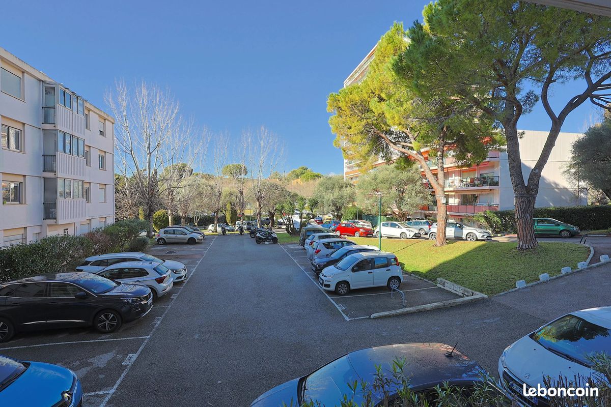 Appartement 2 pièces 54 m² · à Antibes · 54 m² · 195 000 €