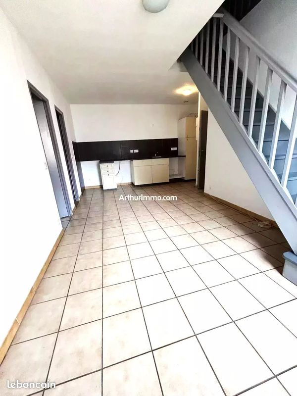 Appartement 4 pièce(s) 52 m²à louer Aubagne