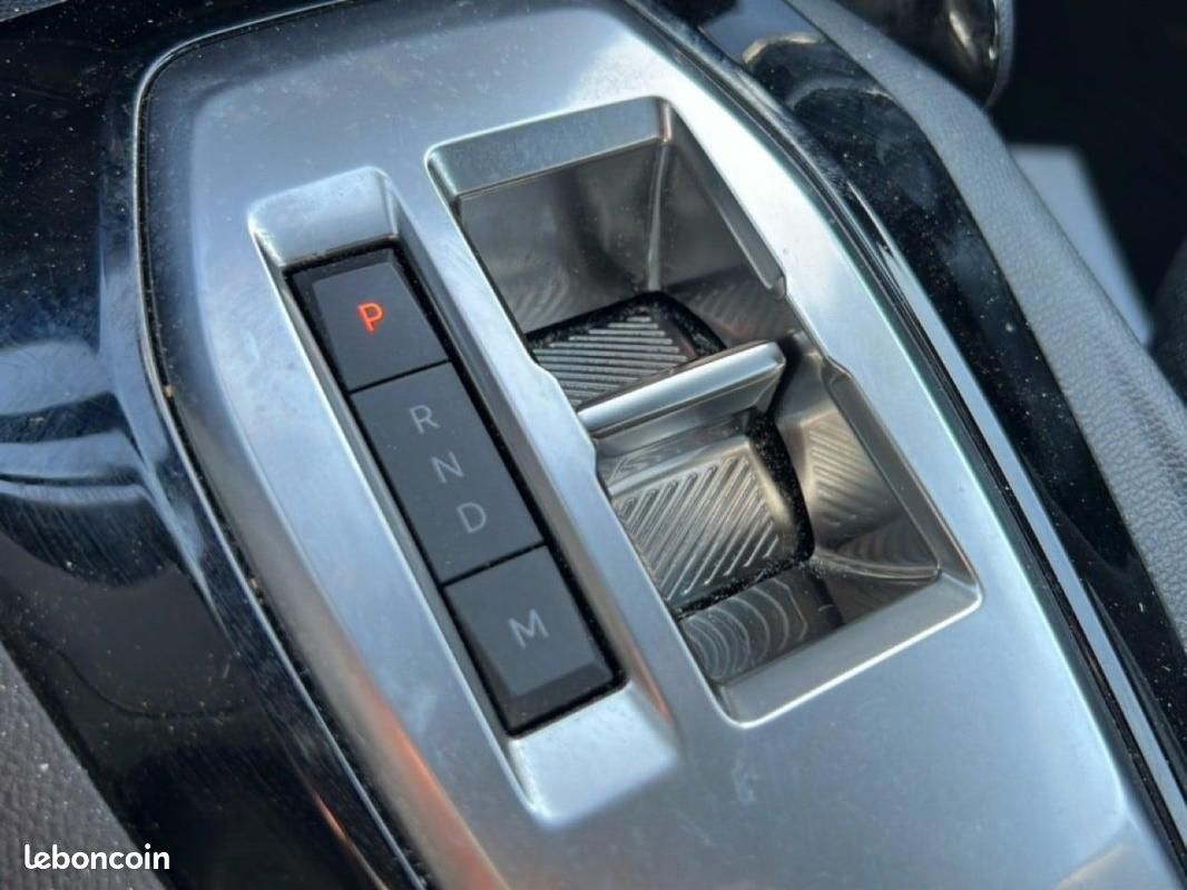Peugeot 2008 Hybrid 145 e-DCS6 Style (image 15)