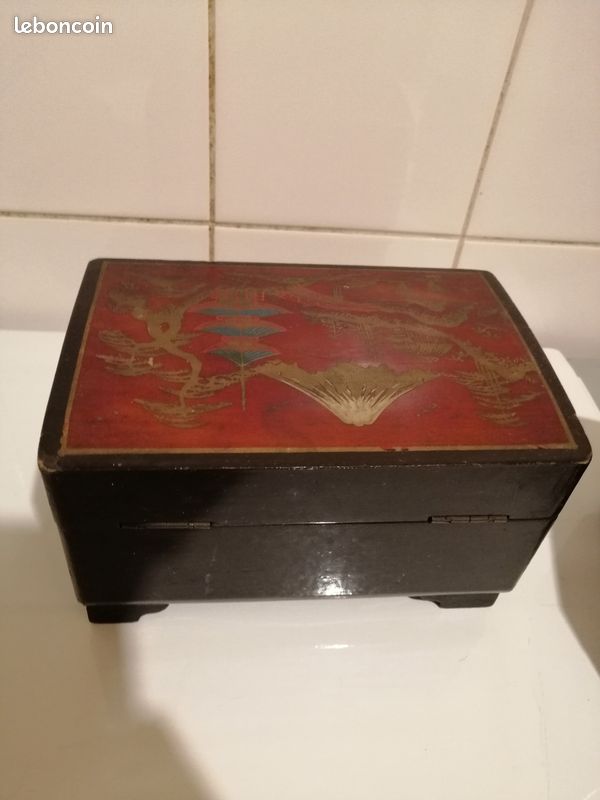 BOITE LAQUEE VINTAGE - DECOR POISSON ROUGE // ASIATIQUE