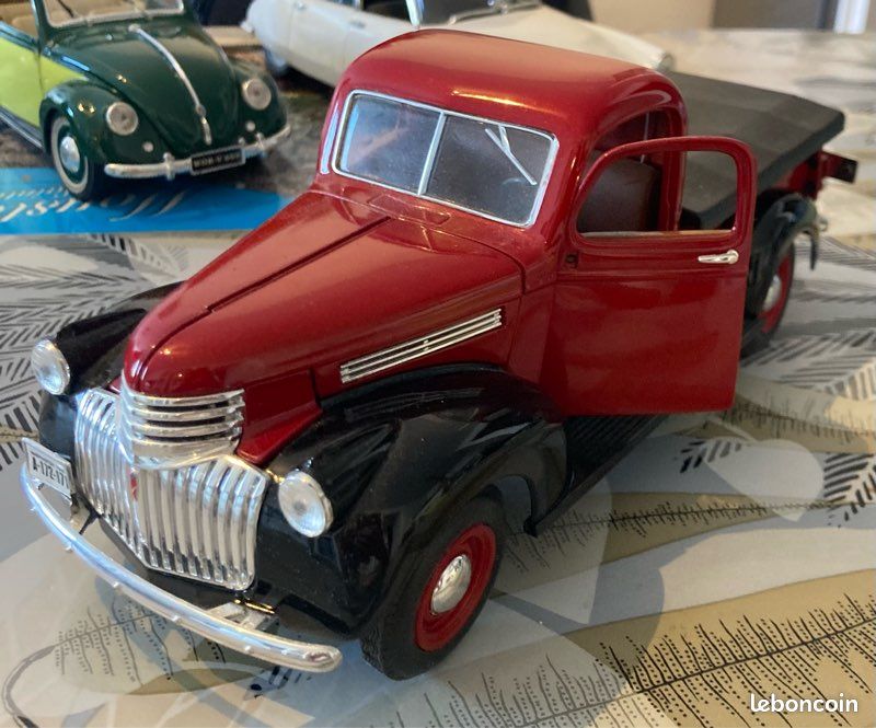 Solido - 1:18 - Lot de 2 Voitures 1:18 - Camion Citerne - Catawiki
