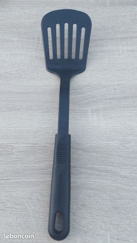 Spatule noire marque Arthur Martin (image 1)
