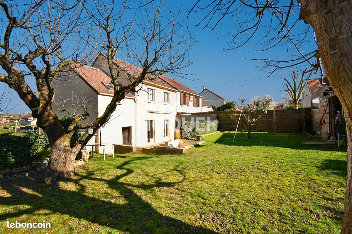 Maison 5 pièces 111 m² · à Soignolles-en-Brie · 111 m² · 325 000 €