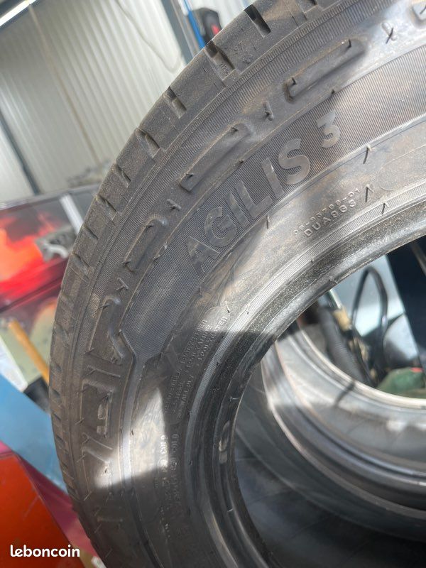 2 pneus neufs Michelin 215/6515C (image 3)
