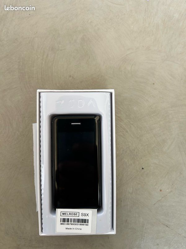 Mini smartphone (image 1)