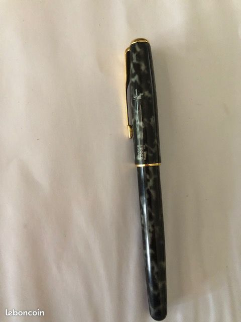 Stylo Plume Parker Sonnet - Laqué Marbré Rouge Et Noir, Plume Or - Occasion, Modèle Français P576