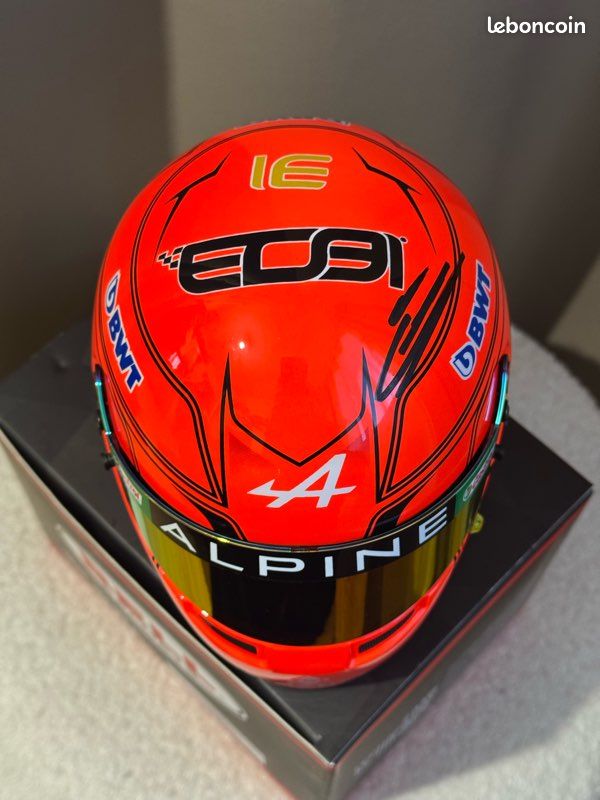 Casque formule 1 dédicacé (image 3)