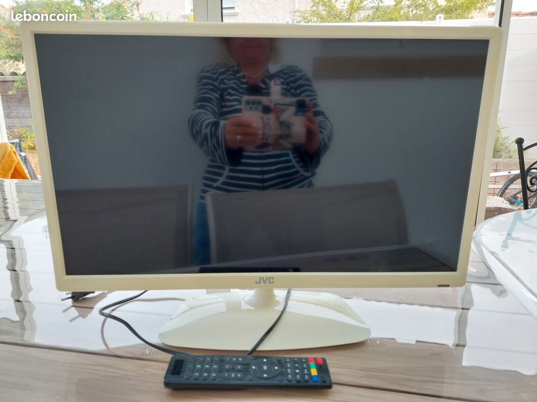 TV écran plat blanche (image 1)