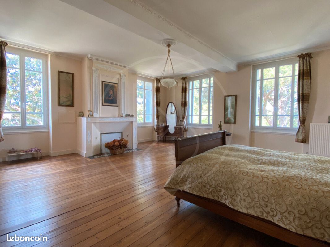 Propriété 14 pièces 375 m² (image 9)