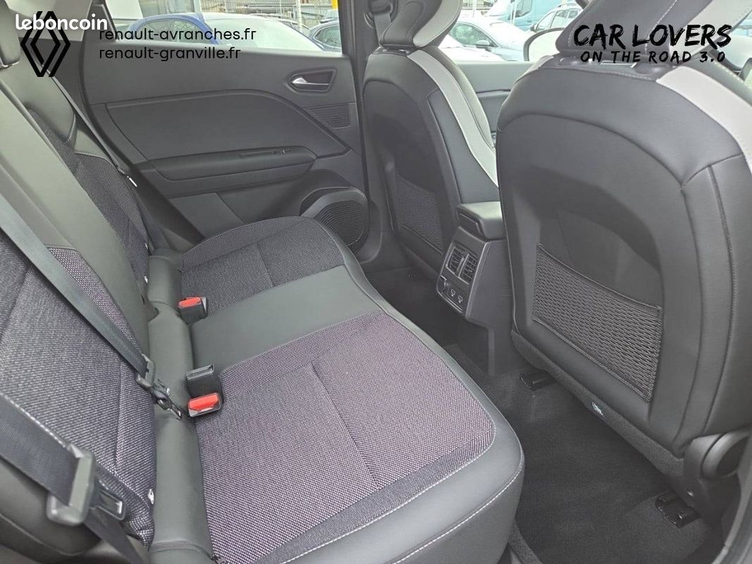RENAULT Captur TCe 90 Techno (image 24)