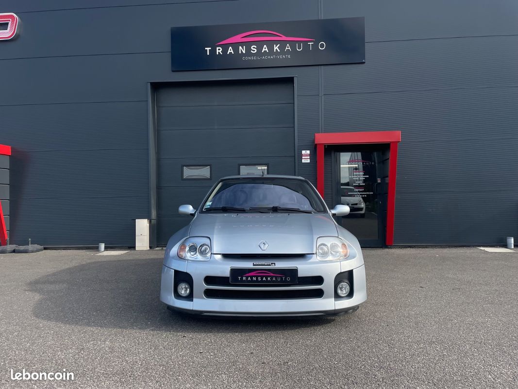 RENAULT CLIO 3.0 V6 Sport (image 7)
