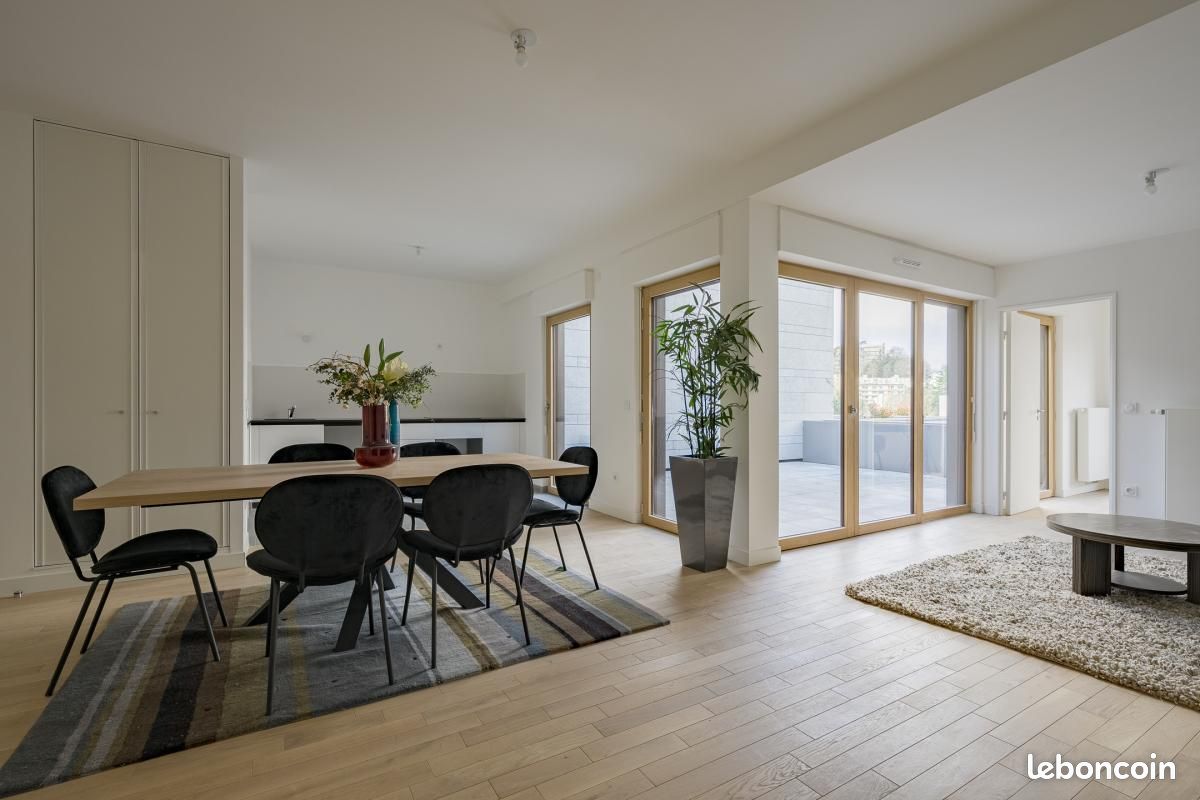 Appartement 5 pièces 110 m² · à Ville-d'Avray · 110 m² · 3 065 €/mois