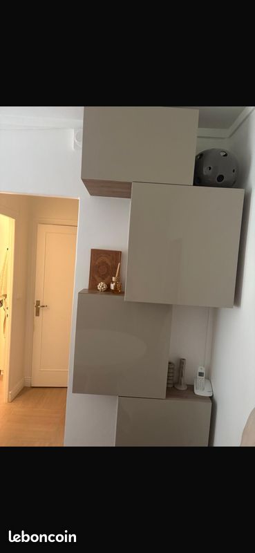 Ensemble de meubles suspendus IKEA design – Très bon état – 200 négociable (image 1)