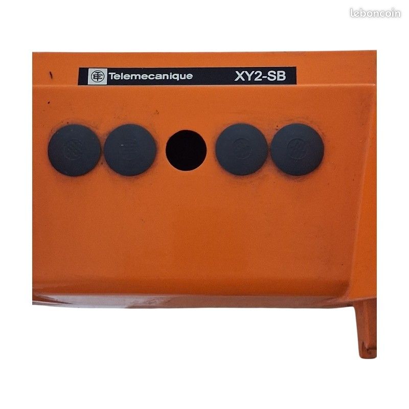 TELEMECANIQUE XY2-SB71 Boîtier métallique Poste de commande à deux mains (image 3)