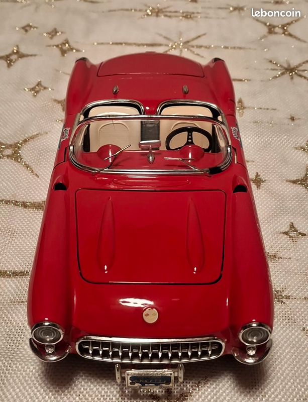 Miniature BURAGO Chevrolet Corvette 1957 – Cabriolet Marron, échelle 1/18, Collection