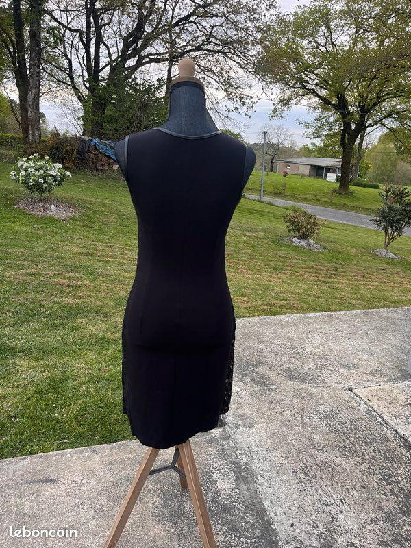 Robe noire bi-matière chic – Découpes laser florales 3D & Mesh (image 7)