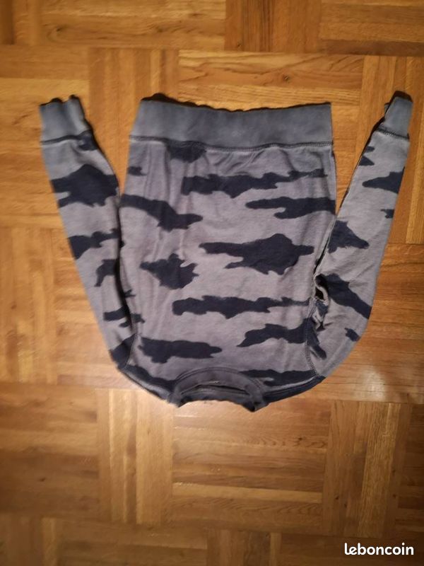 Sweater (image 1)