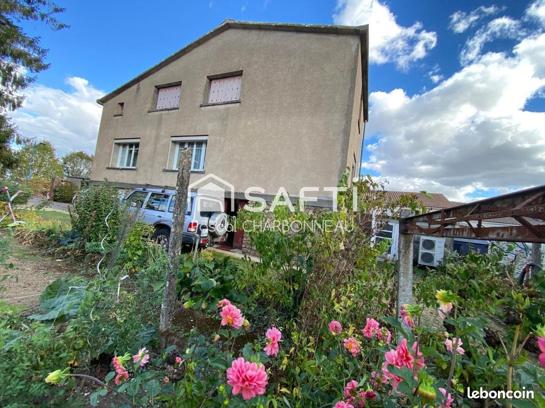 Maison 7 pièces 152 m² · à La Châtaigneraie · 152 m² · 97 000 €