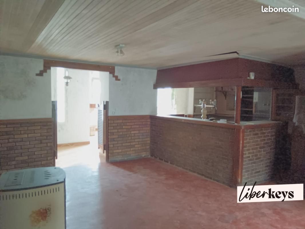 Maison 7 pièces 180 m² · à Chartèves · 180 m² · 50 000 €