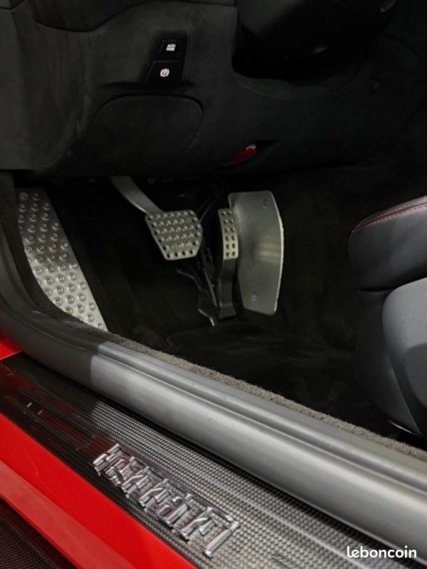 Ferrari roma 3,9 v8 bi-turbo 620 dct - rosso scuderia - origine 🇫🇷 - pack carbone complet - display - volant led carone - service inclus 2028 (image 15)