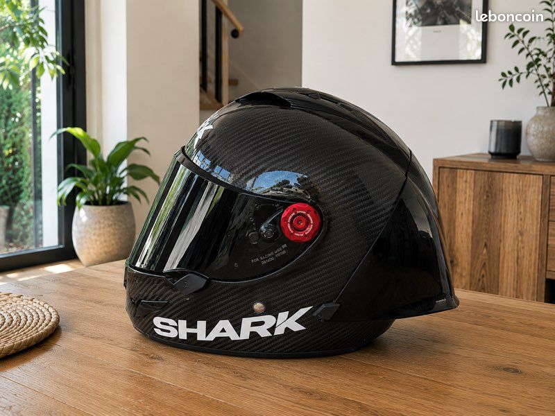 Casque Shark AERON GP Full Carbon (image 1)