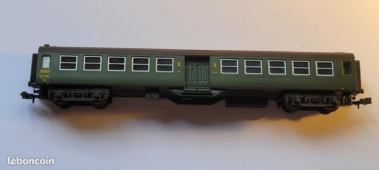 Voiture Voyageurs Roco – 2ème Classe – BRUHAT 44273 – Échelle HO – Neuf