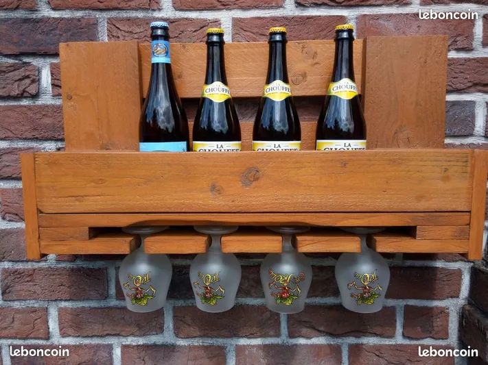 Étagère bouteilles et verres (image 1)