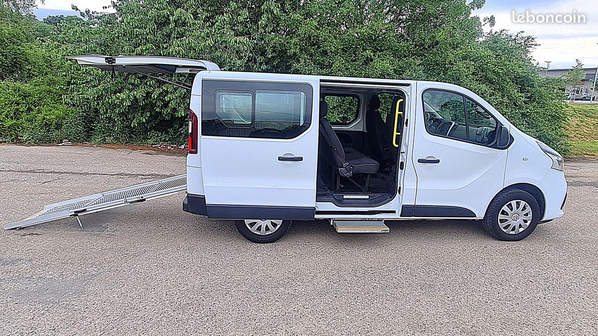 Renault trafic 3 dci combi 8 places tpmr acces fauteuil roulant 21400 kms revise et garanti europe (image 2)