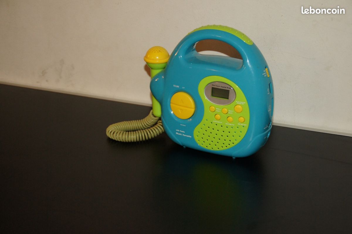 (3ans et +) Poste radio portable avec micro enregistreur « music karaoké » (image 1)