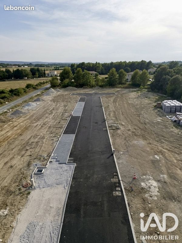 Terrain 300 m² Jonquières-Saint-Vincent (image 1)