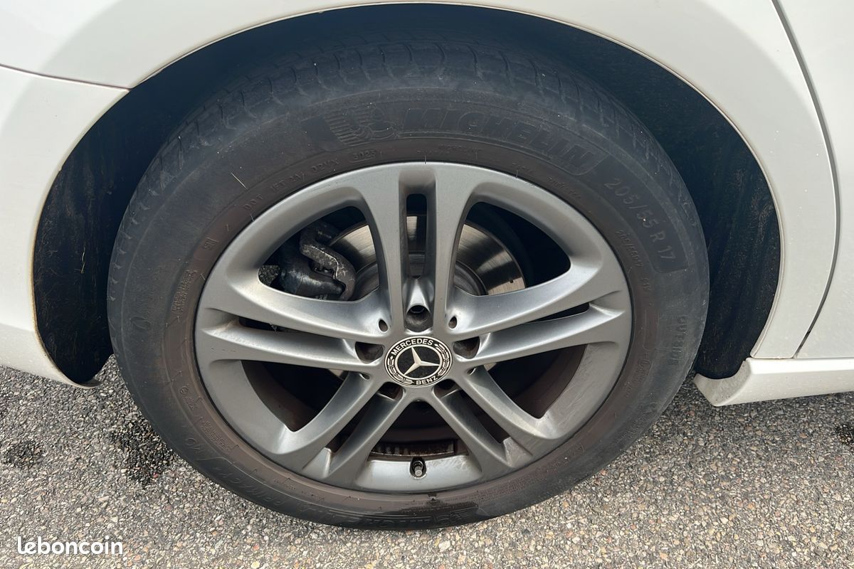 MERCEDES Classe A 180 d 7G-DCT Style Line (image 14)