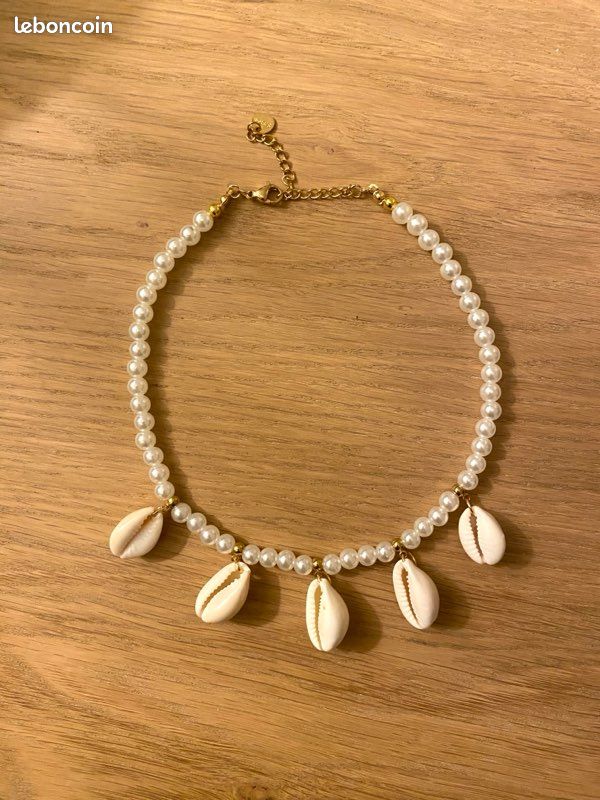 Collier perles et coquillages (image 1)