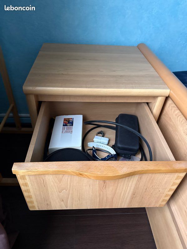 Vends lit une personne marque Gautier, avec tiroir sur roulettes, bois blanc, très bon état sur