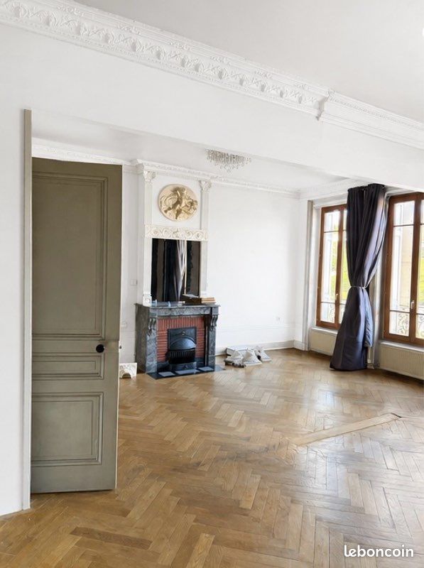 Appartement 4 pièces 129 m² · à Saint-Étienne · 129 m² · 1 050 €