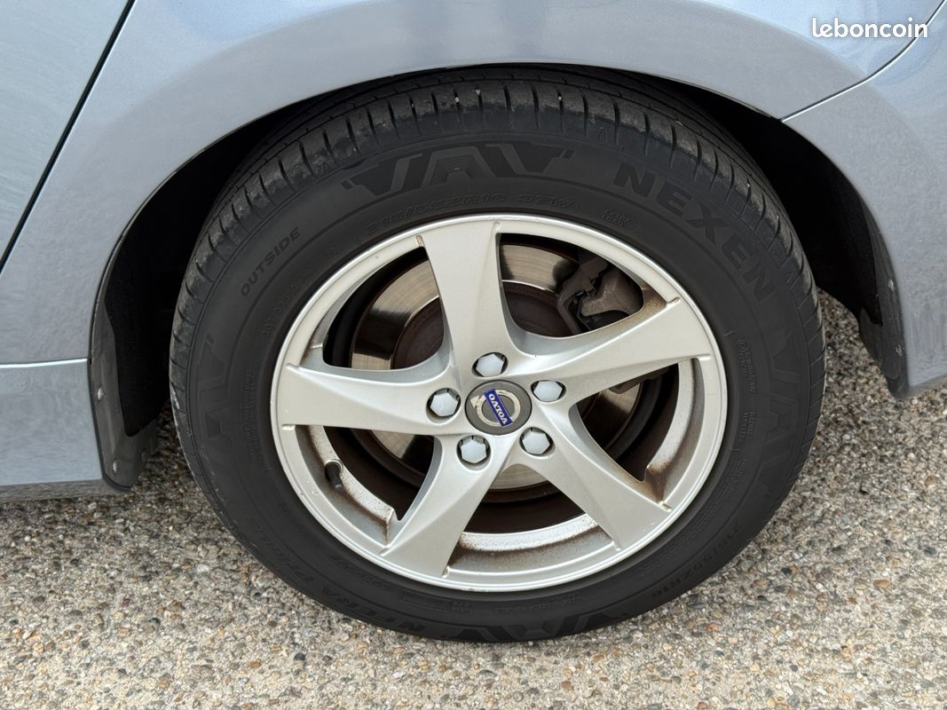 VOLVO V60 D4 190 ch StopStart Geartronic 8 Momentum (image 23)