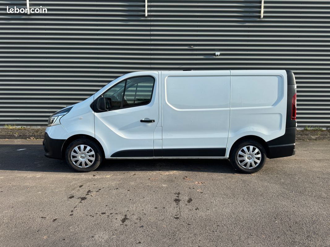 RENAULT TRAFIC III FOURGON GRAND CONFORT L1H1 1200 2.0 DCI 120 (Radar de recul, Climatisation, 1ère main) / HT 13 741 (image 2)