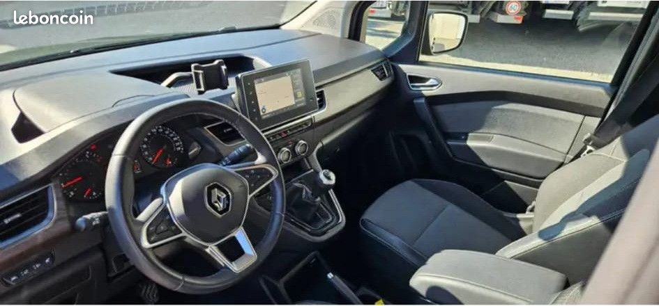 Renault Kangoo III 1.3 TCE 130 TECHNO + attelage (image 5)