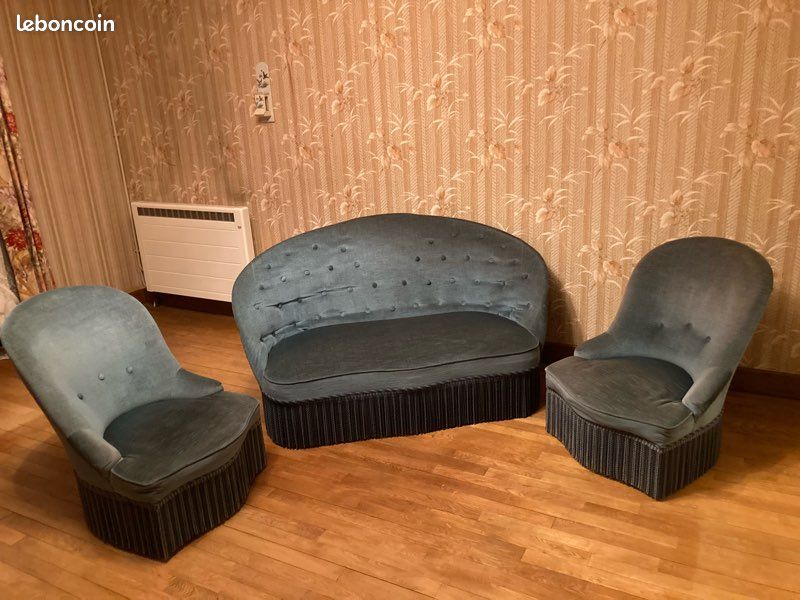 Salon crapaud comprenant un canapé et deux fauteuils (image 1)