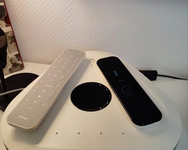 Freebox Devialet – Blanche – Comme Neuve – Player Et Routeur – Avec Emballage D'origine