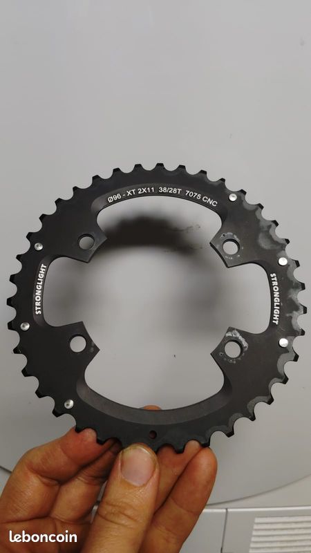 Plateau VTT Stronglight 3 plateaux, extérieur (42 à 46 dents) noir Diam