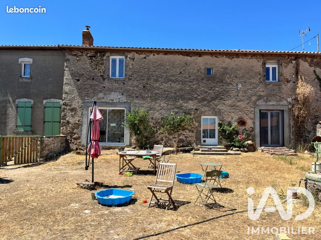 Maison 6 pièces 215 m² · à Montravers · 215 m² · 325 000 €
