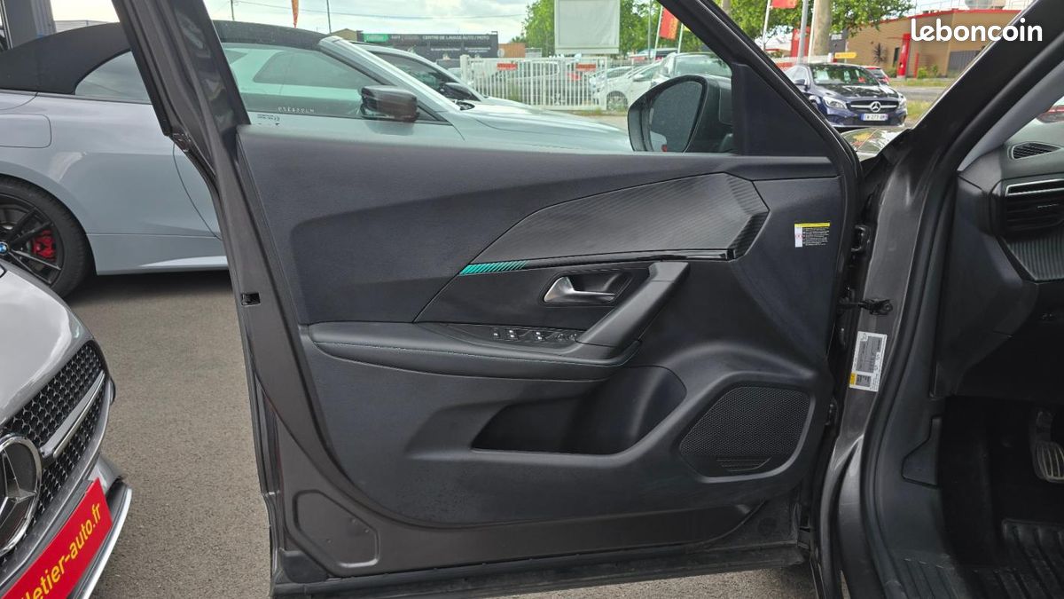 Peugeot 2008 Allure Pack (image 17)