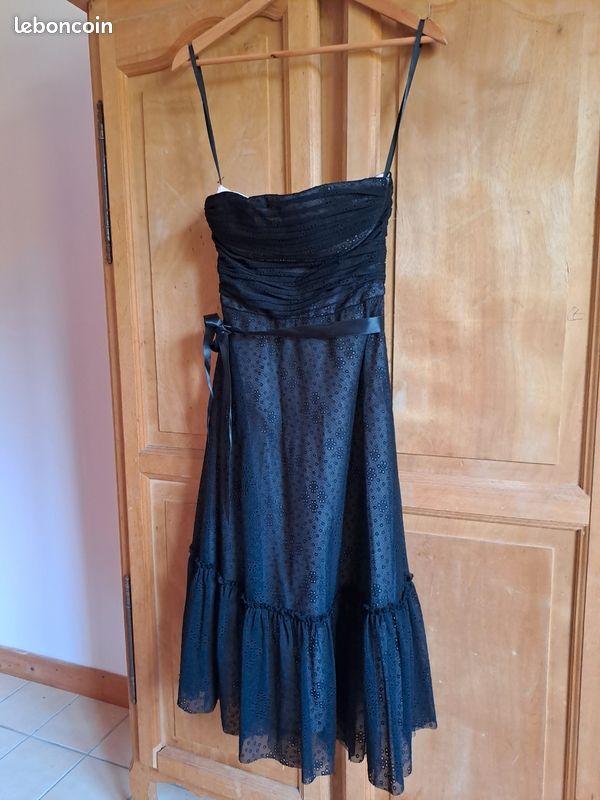 Robe bustier dentelle noire BCBGMAXAZRIA (image 1)