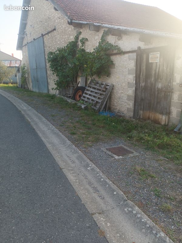 Maison 1 pièce 240 m² · à Bouresse · 240 m² · 36 000 €