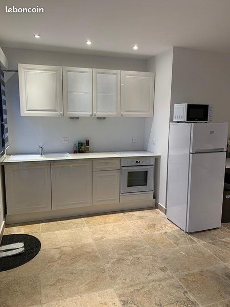 Appartement 3 pièces 80 m² · à Les Pennes-Mirabeau · 80 m² · 1 300 €