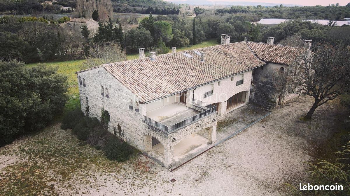 Maison 14 pièces 554 m² · à Chamaret · 554 m² · 980 000 €