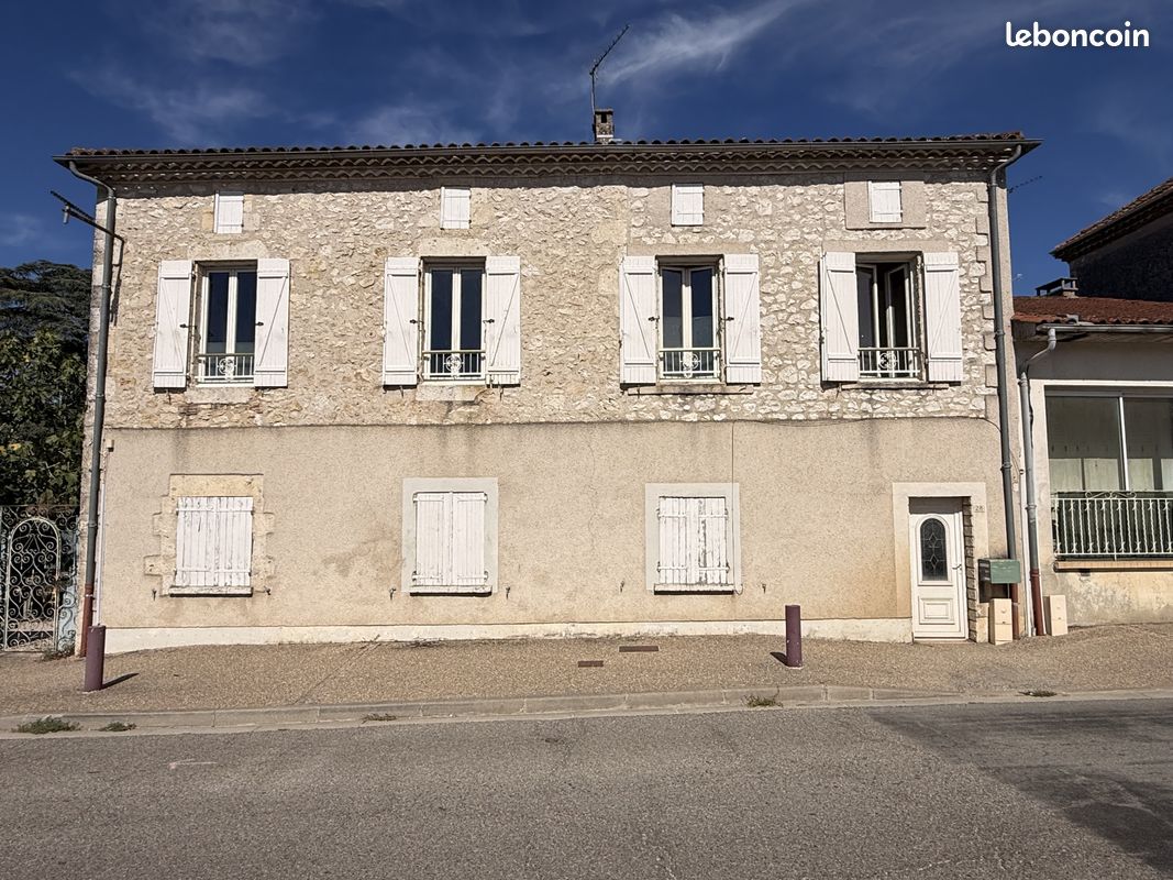 Immeuble 120 m² · à Laroque-Timbaut · 120 m² · 185 000 €