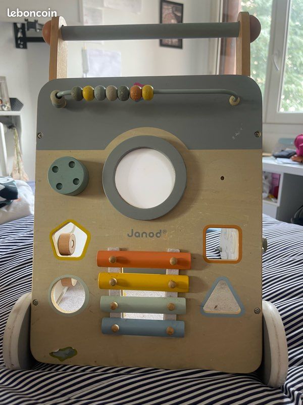 Janod – Chariot Multi-activités Sweet Cocoon – 9 Activités En Bois, Frein Invisible, Roues Silencieuses, Dès 12 Mois
