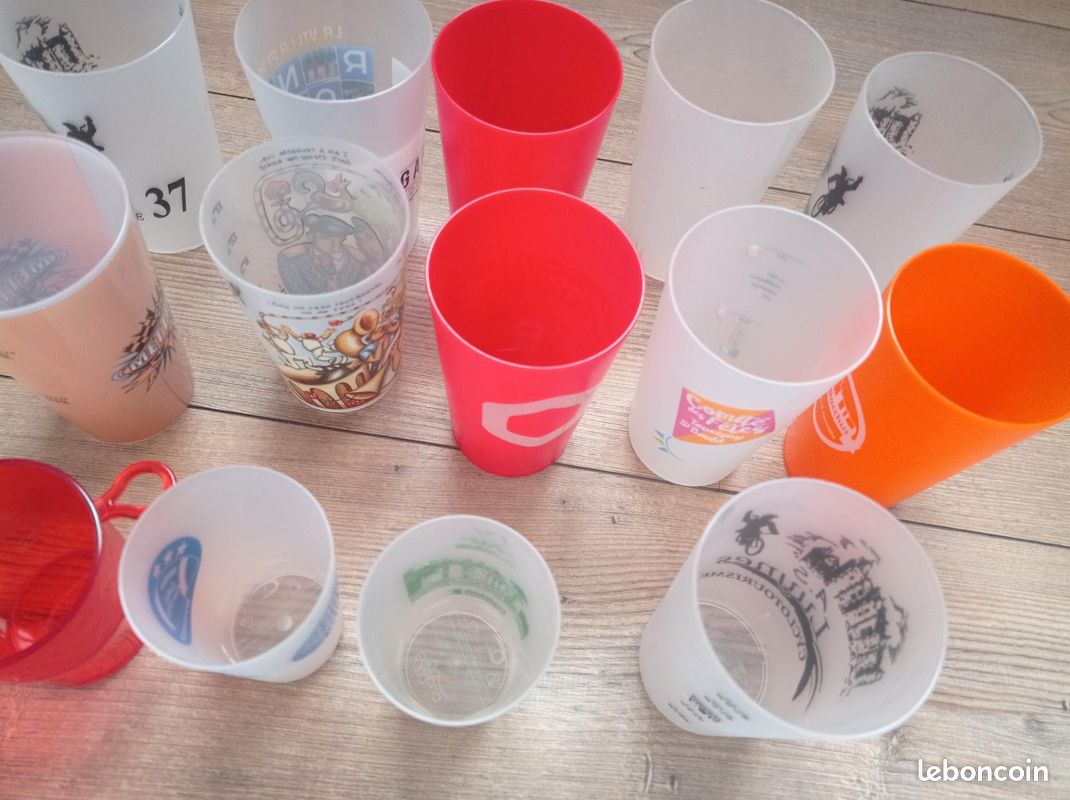 Lot de 12 grands verres en plastique multicolores 946 ml