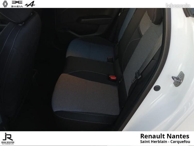 Renault Clio 1.6 E-Tech 145ch full hybrid Evolution (image 24)